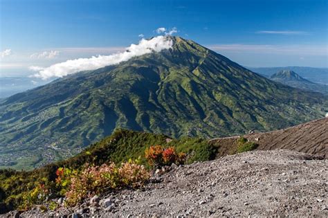  Gunung Merbabu: Mükemmel Manzaralar ve Yükseliş İçin Doğa Macerası!