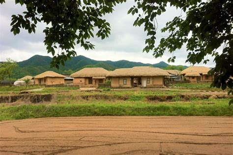  Hahoe Folk Village: Yaşamın Geleneksel Kore Güzelliğinin Gizli Kalesi!