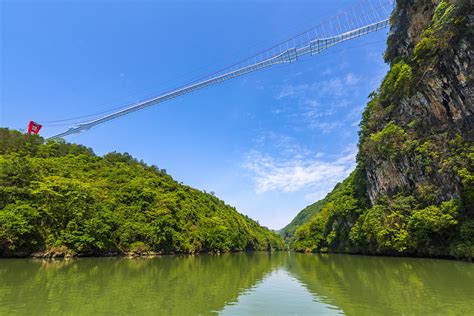  Huangshi's Yunyang Three Gorges Scenic Area: A Symphony of Nature's Grandiose Design!