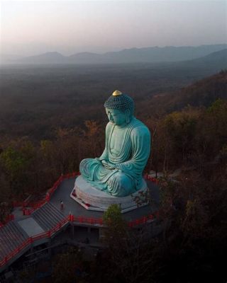  Qingliangshan Dafo Heykeli: Devasa Bir Buda Heykeli ve Muhteşem Doğa Manzaraları!